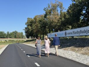 Jiráskovo nábřeží v Českých Budějovicích se proměnilo v jedinečnou relaxační zónu.