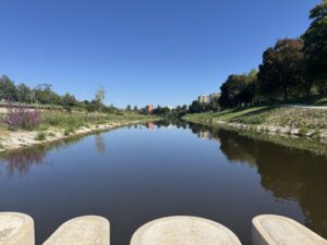 Jiráskovo nábřeží v Českých Budějovicích se proměnilo v jedinečnou relaxační zónu.
