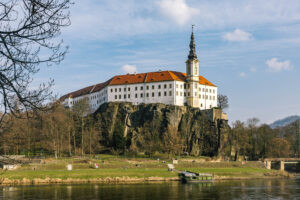 V Děčíně se otevírá obnovená Růžová zahrada a Dlouhá jízda