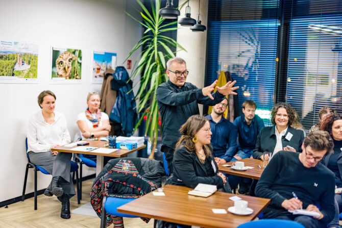 FutuRegio Hub slouží jako mezioborový a intersektorový think-tank Centra pro regionální rozvoj České republiky.
