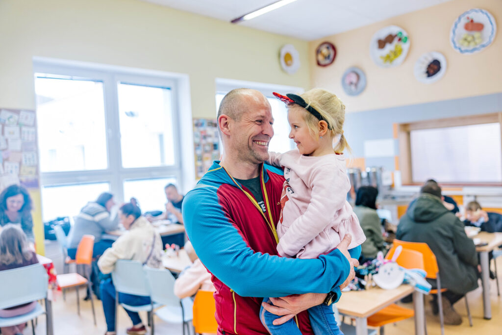 Obnova po povodni. V České Vsi se děti učí s roboty i 3D tiskárnami