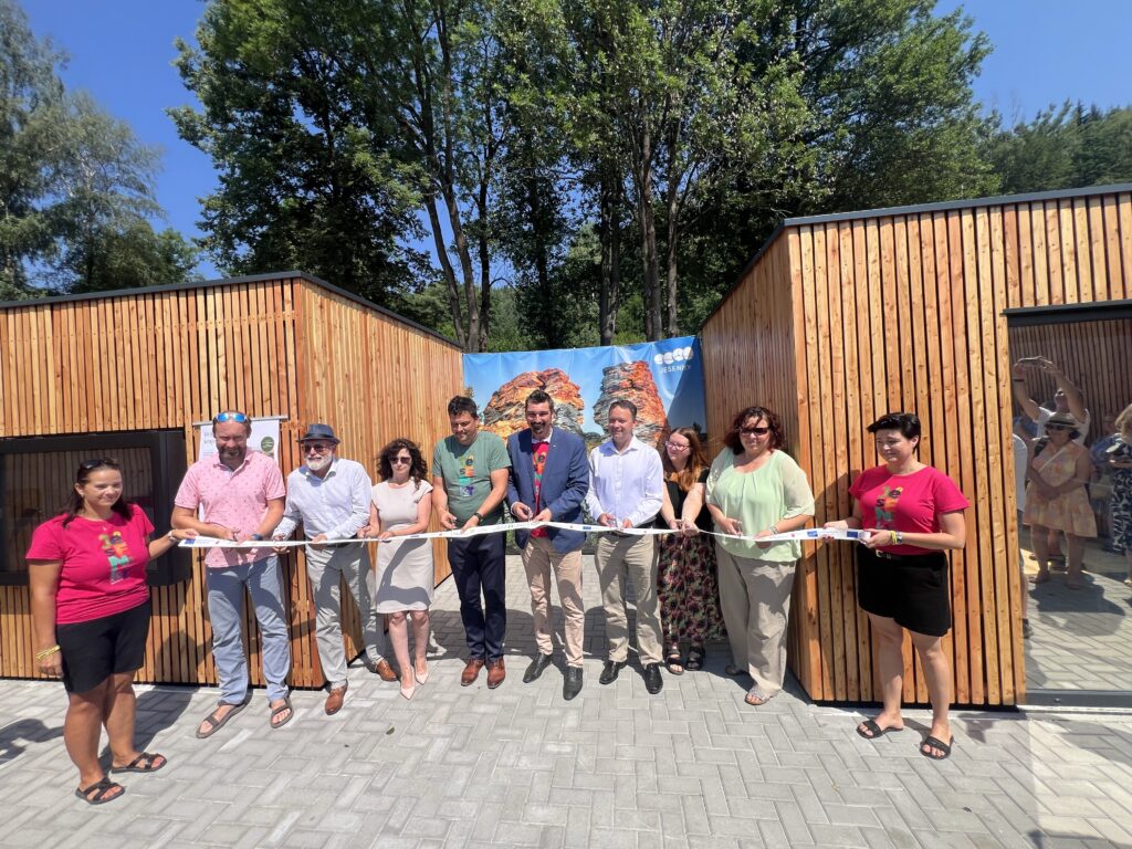 Nové turistické informační centrum v Lipové-lázních nabízí informace o Jeseníkách, nonstop digitální služby a lepší zázemí pro návštěvníky regionu.