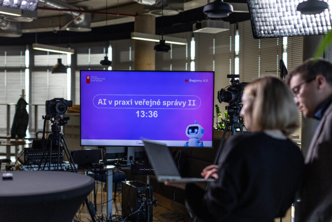 Webinář Regiony 4.0 ukázal, jak AI už dnes pomáhá úřadům šetřit čas, zrychlovat agendu a zjednodušovat každodenní práci.
