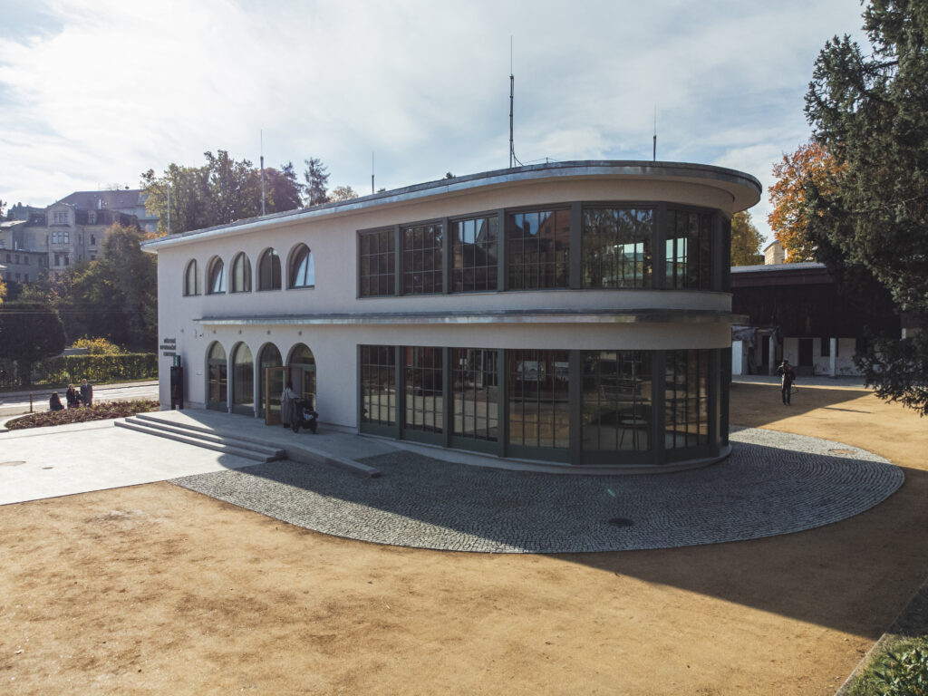 Technikův pavilon v Liberci se proměnil v moderní informační centrum s turistickými službami, kulturním zázemím a úspornými technologiemi.