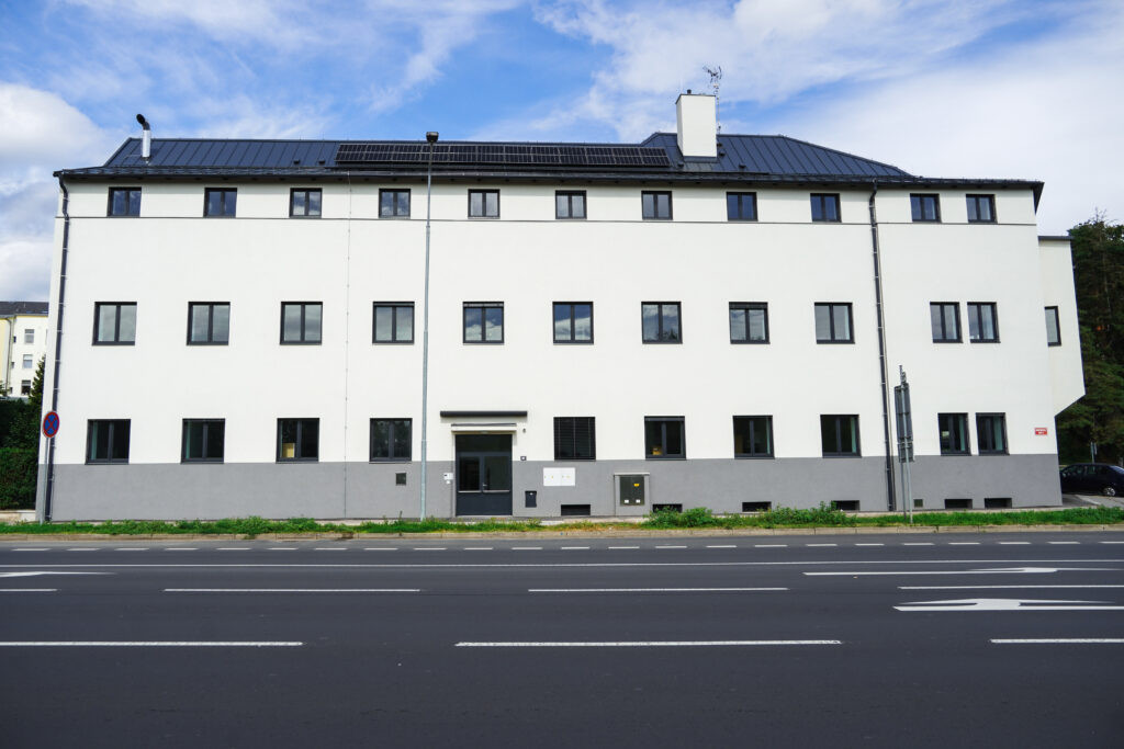Děčín má nový dům pro krizové bydlení. Nabídne 33 lůžek, noclehárnu, sociální poradenství i pomoc lidem bez stálého bydlení.